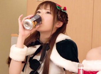 【星あんず】聖なる夜に本格的なスケスケコスプレをしたサンタギャルをナンパして即ハメ!