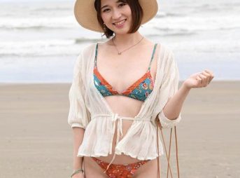 【MM号】経験豊富な、色白巨乳のビキニ美女が、極太チンコをしゃぶって、即ハメ交尾…
